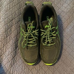 Men’s trail shoes.  ASICS size 7.5